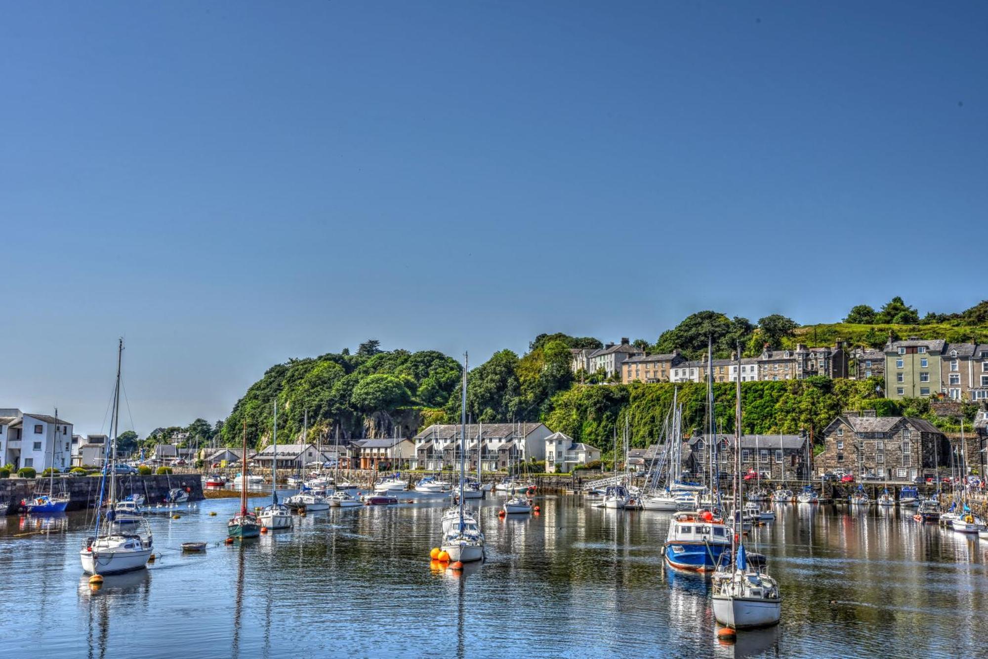 Porthmadog, Sleeps 11, 5 Bedrooms, 5 Bathrooms, Mountain Views Екстер'єр фото