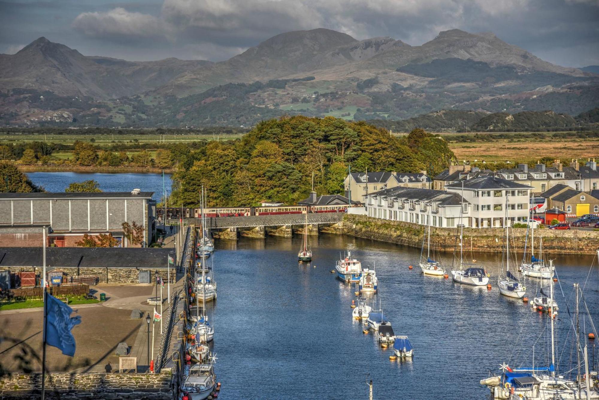 Porthmadog, Sleeps 11, 5 Bedrooms, 5 Bathrooms, Mountain Views Екстер'єр фото